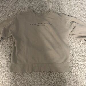 Bass pro shop cream crew neck size medium
